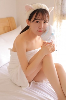 皮包上撒了乳液怎么办